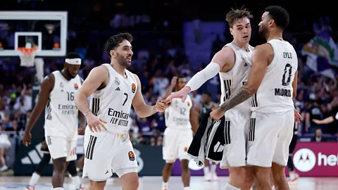 ND-EUROLEAGUE-RM-DUBAI-CAMPAZZO-HEZONJA-LYLES_SG14892